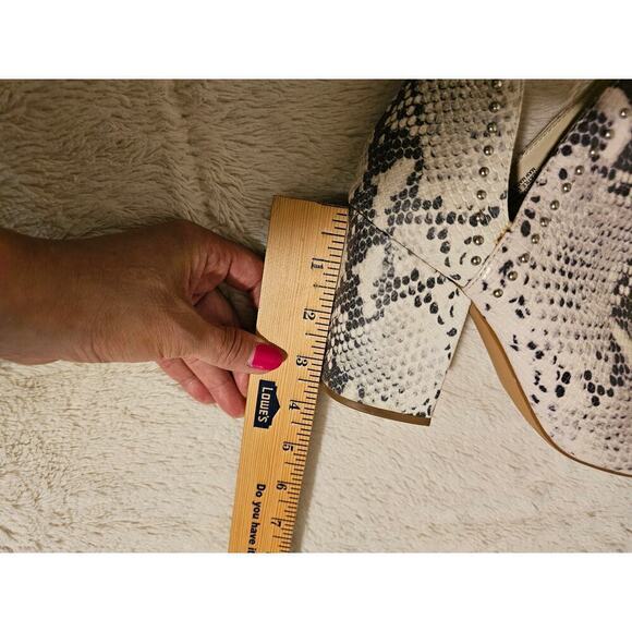 Steve Madden Rockstar SnakeSkin Ankle boots. 9M. Studded accents. Stylish.Unique - Picture 4 of 13